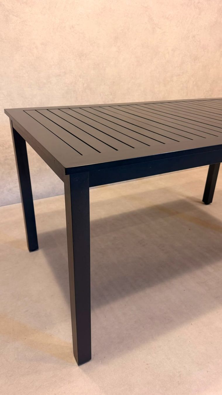 Tavoli: Moderner Aluminium Gartentisch Anthrazit Lattenoptik – Usato da Rickenbach ZH venduto da Der-Insider 7