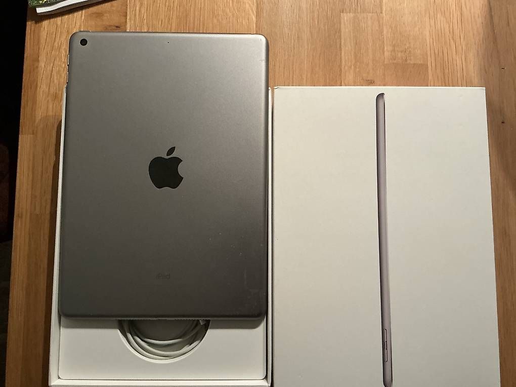 Tablet PC: iPad 5. Gen silber – Gebraucht aus Felsberg von blackbiker 1