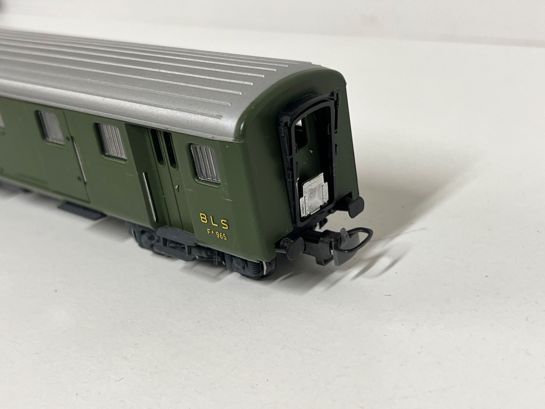 Kleinbahn Modellini di ferrovie: KLEINBAHN Gepäckwagen  BLS  H0 DC – Usato da Neuenhof venduto da ludovicco 3