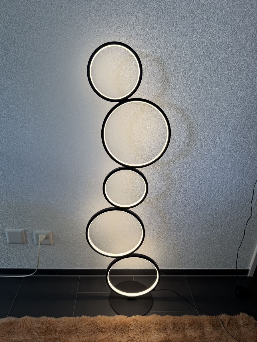 Lampen: LED Stehlampe schwarz Ringdesign  – Gebraucht aus Andwil SG von mrs_h99