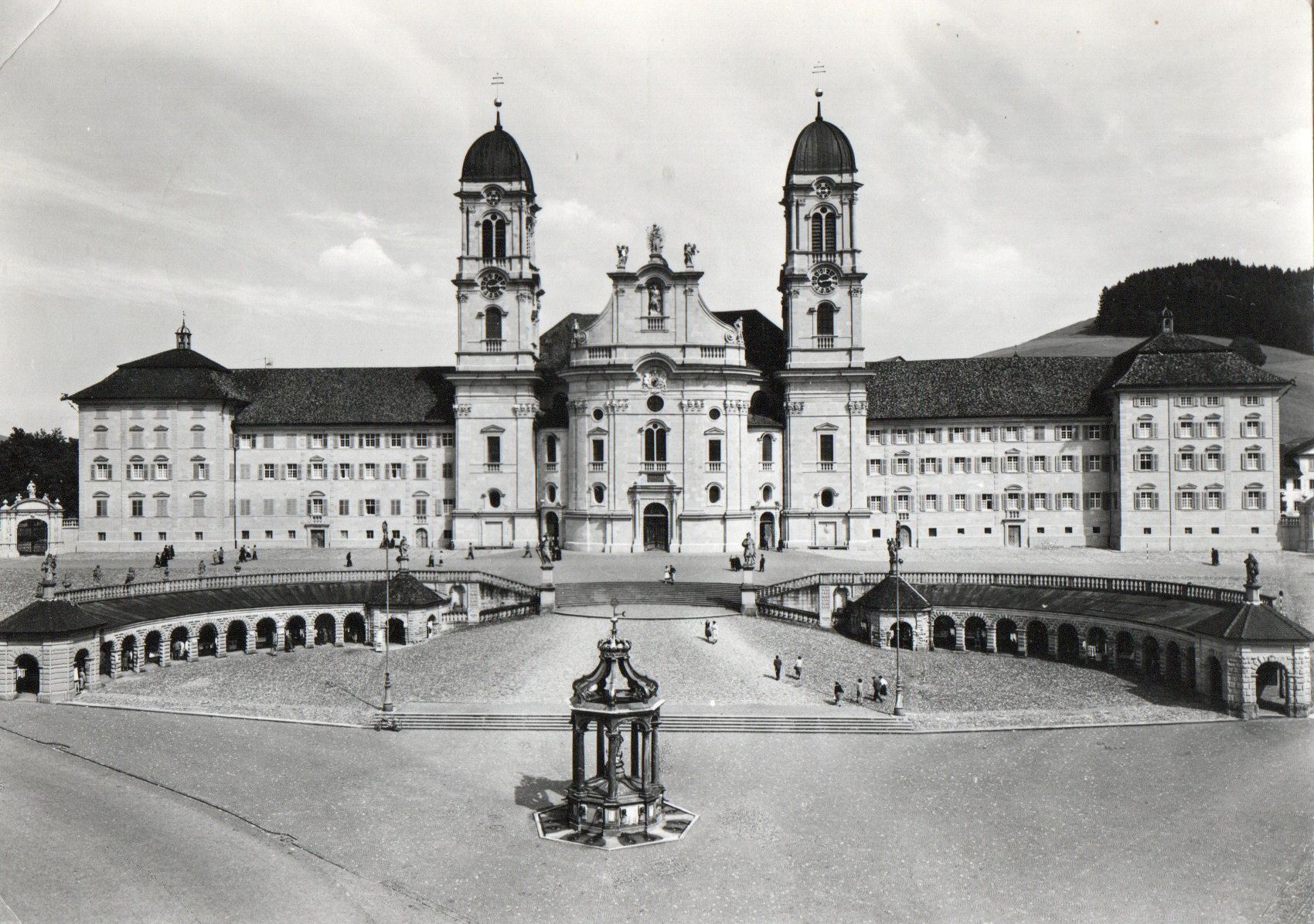 Cartoline postali: Einsiedeln - Stiftskirche – Usato da Melano venduto da pisonsdro