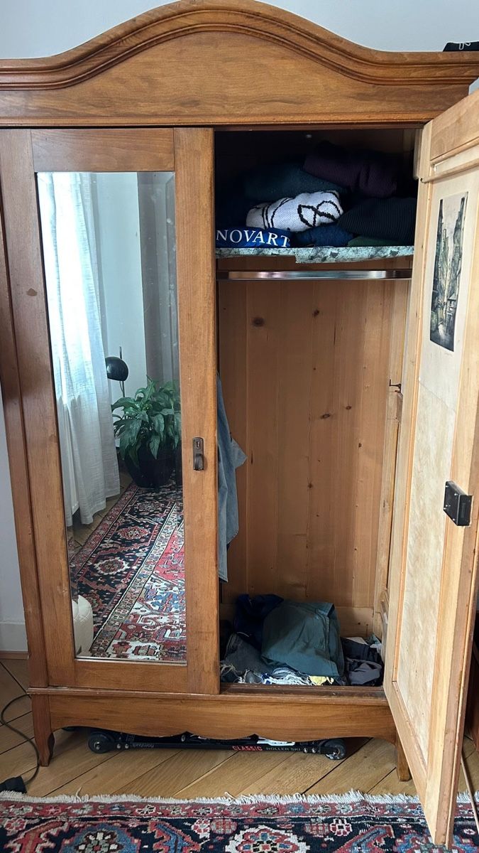 Armadi: Antiker Kleiderschrank mit Spiegel – Usato da Basel venduto da uyuni01 1