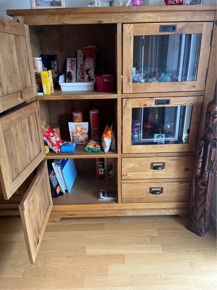 Set di tavolo e panche: Massive Esstisch mit Bank,massive Eichenmoebel, Landhausstil – Usato da Wettingen venduto da Antsor19