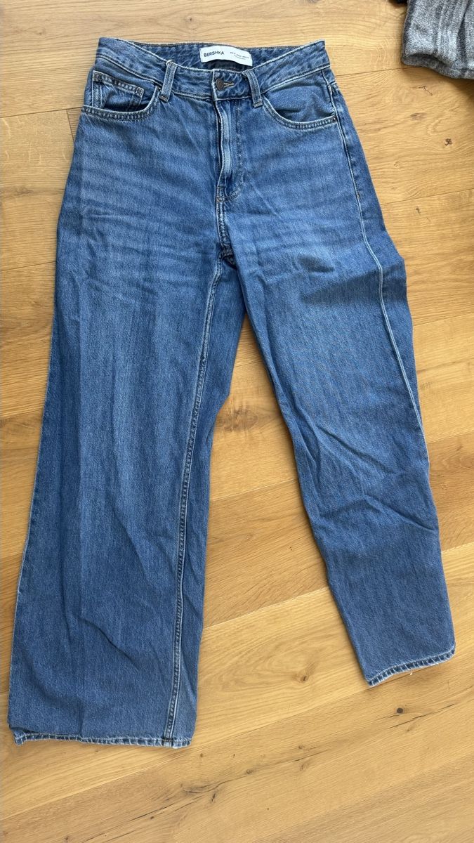 Bershka Jeans: Bershka Jeans, Grösse 34 – Usato da Gelterkinden venduto da teddywidder
