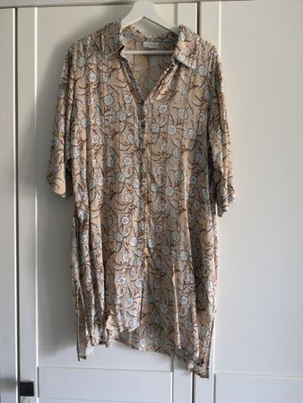 Kleid Ibiza Mode Blusenkleid beige Blumenmuster Grösse M