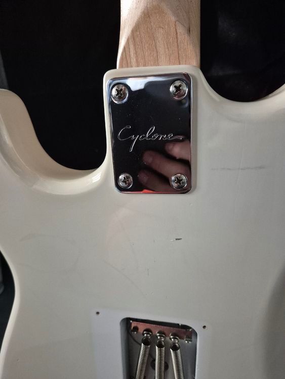 Instruments de musique: Stratocaster Copie E-Gitarre 90s by Cyclone – D'occasion à Köniz par cone_cry 5