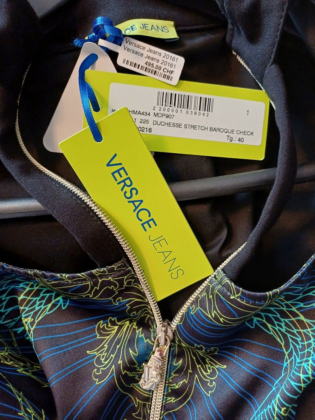 Versace Vestiti: Etuikleid Versace mit cut-out cocktail robe Gr 36 – Nuovo e nell'imballaggio originale da Zürich venduto da Zarzilla 6