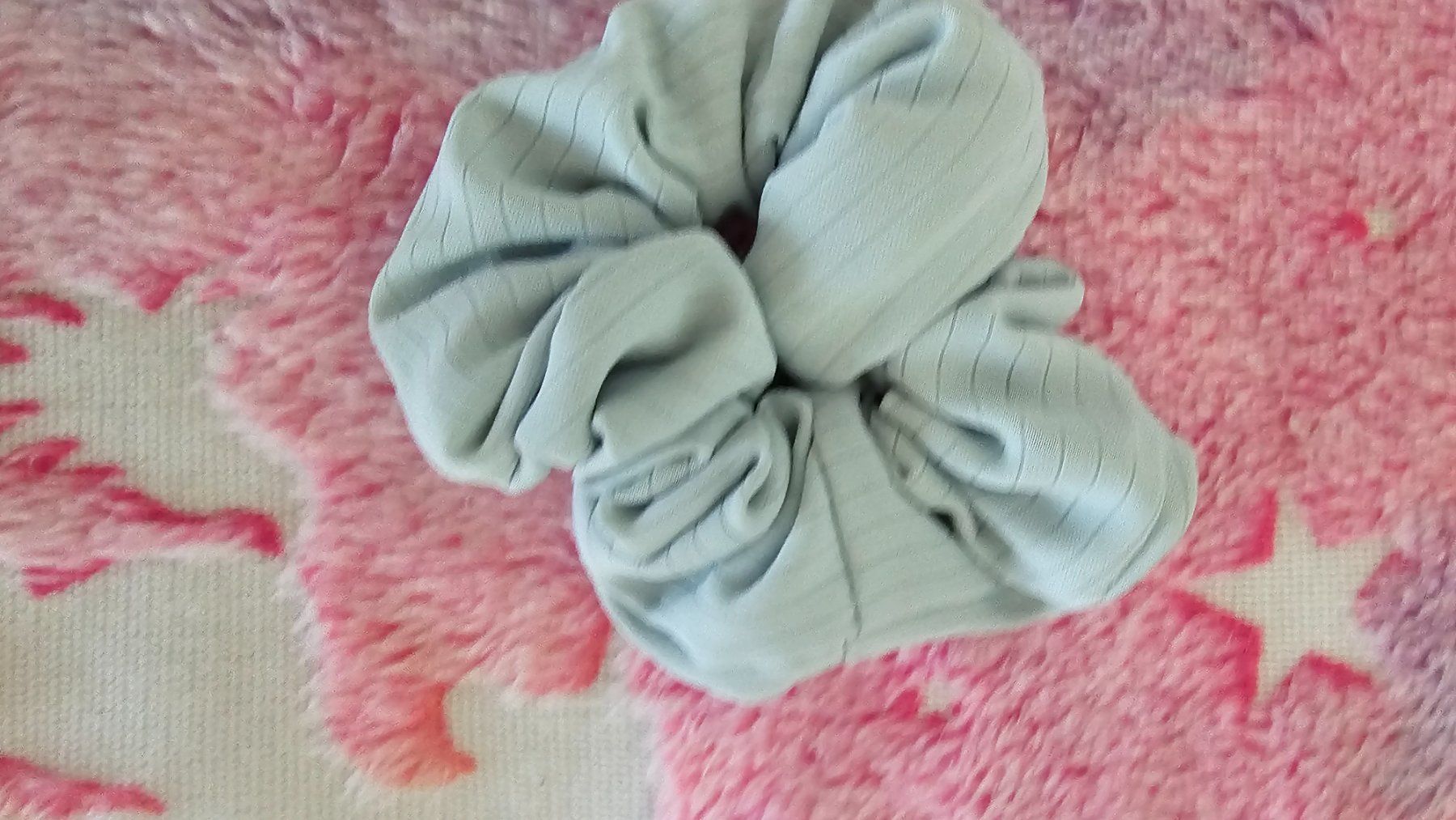 Accessori per capelli: Hellblaues Scrunchie, neuwertig – Nuovo (secondo la descrizione) da Klingnau venduto da anduril_25