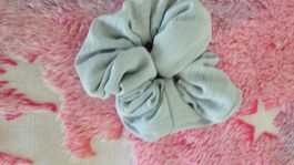 Hellblaues Scrunchie, neuwertig