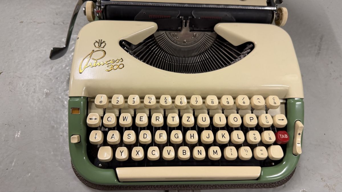 Macchine da scrivere: Schreibmaschine Princess 300 – Usato da Urdorf venduto da jus1991 1