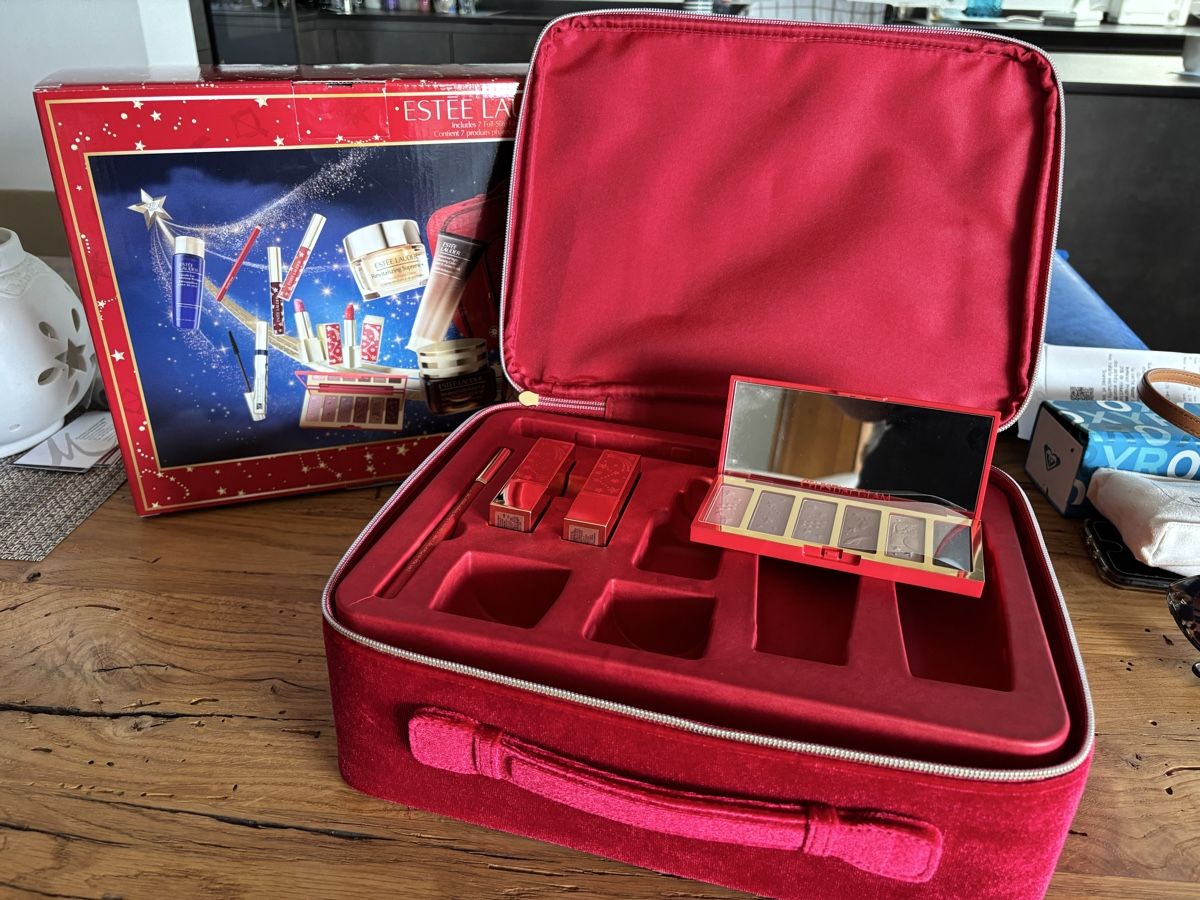 Estée Lauder Make-up: Blockbuster Estée Lauder – Nuovo e nell'imballaggio originale da Chardonne venduto da teenyweeny 1