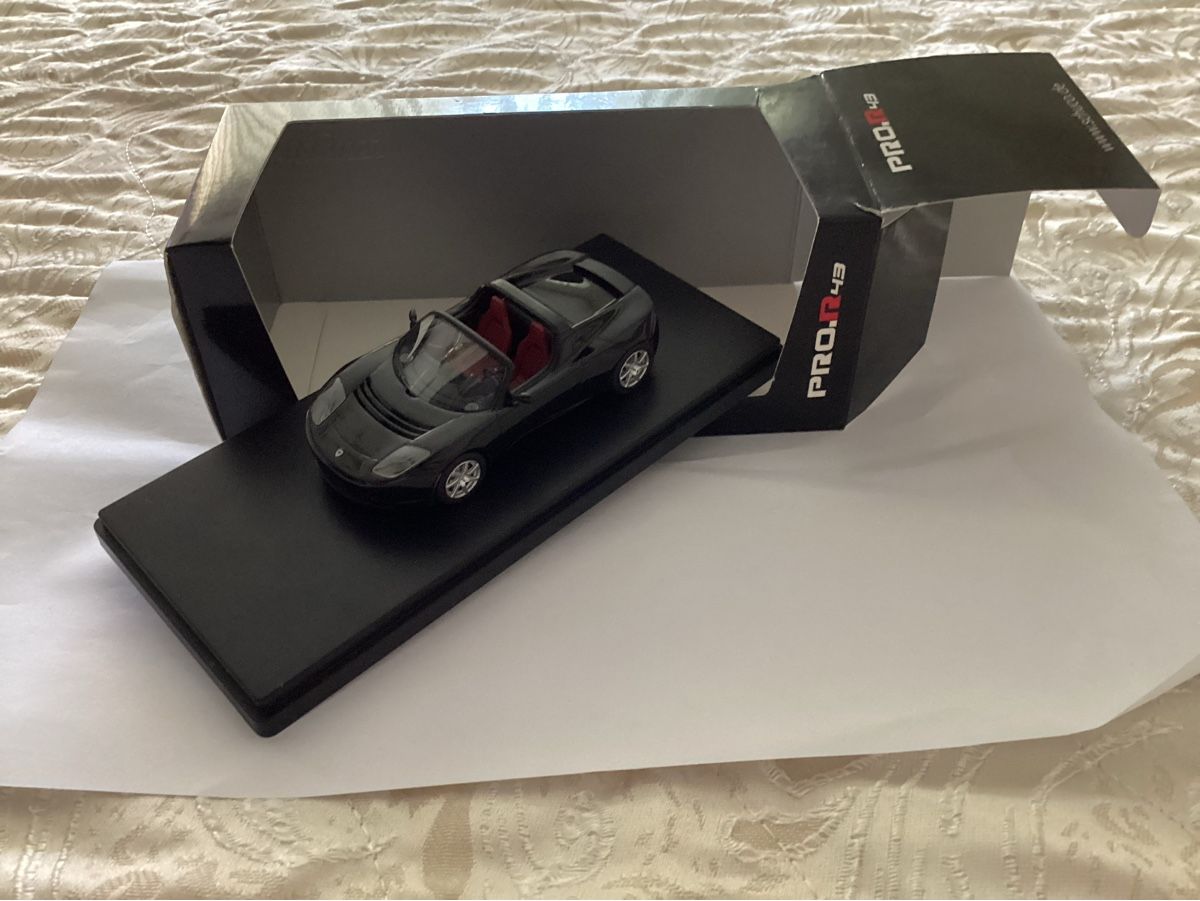 Tesla Modellautos: Tesla Roadster – Neu und originalverpackt aus Flawil von Imperiosud