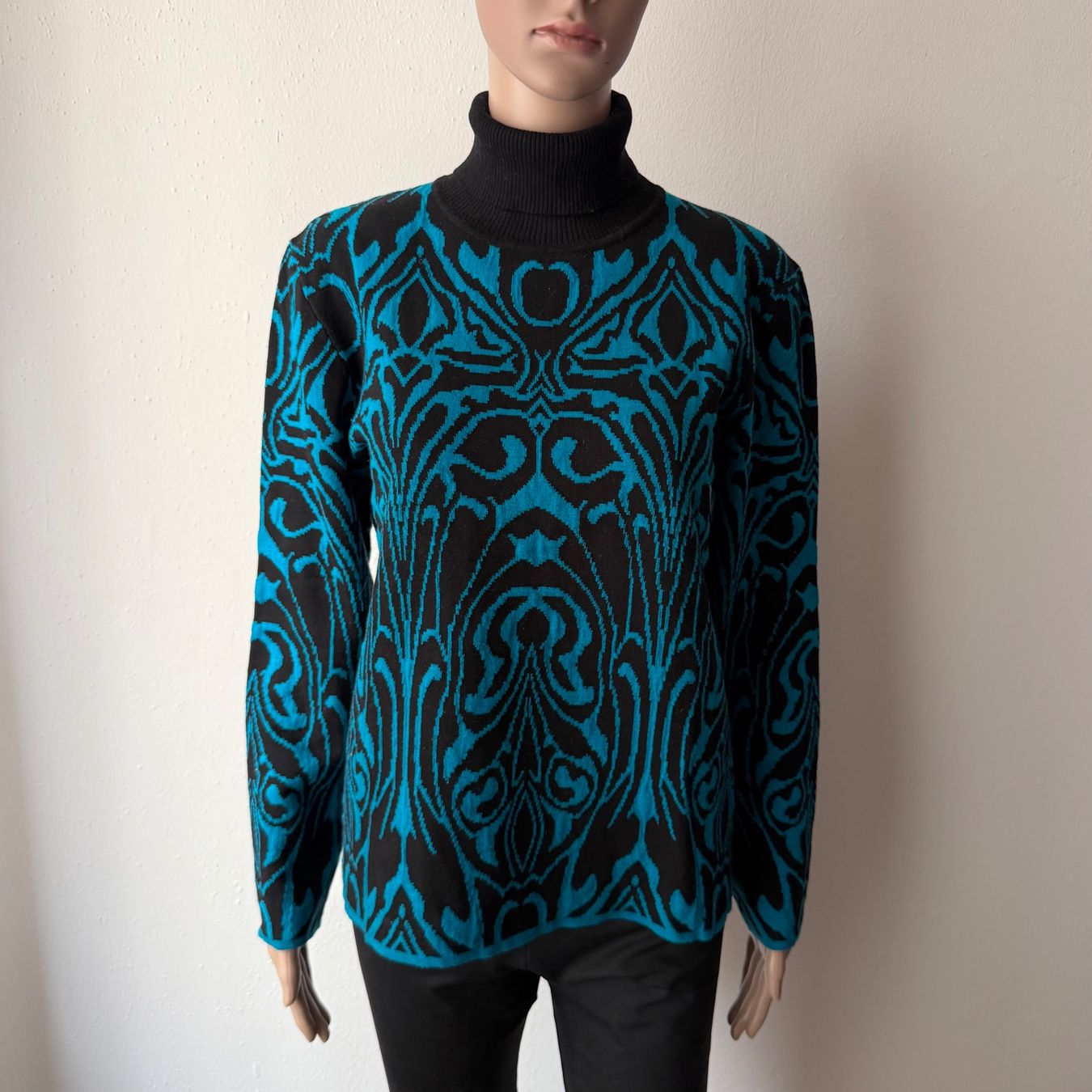 Pullover & Sweatshirts: Rollkragenpullover, auffälliges Muster, Grösse M – Gebraucht aus Zürich von ClosetQueen 1