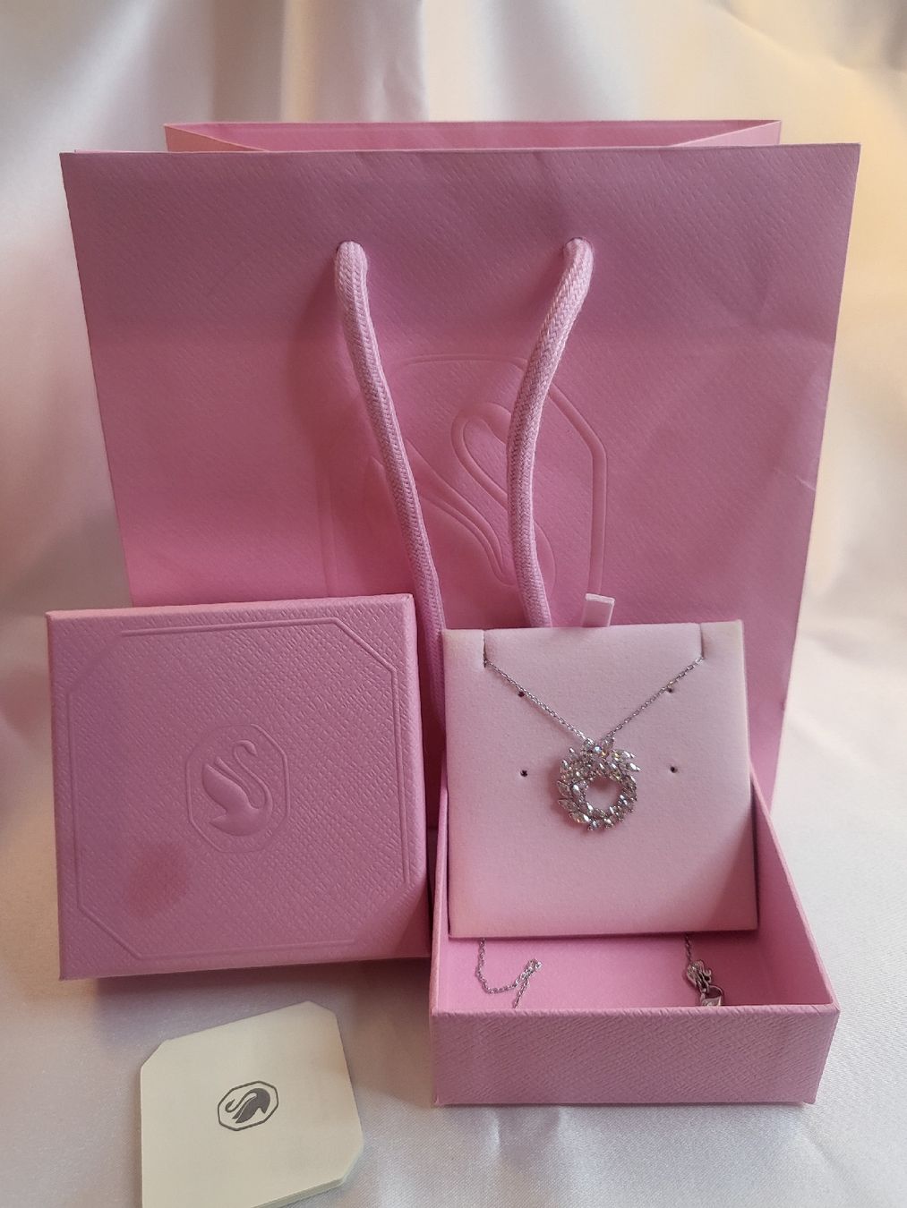 Swarovski Catenine: NEUE Swarovski Halskette – Nuovo e nell'imballaggio originale da Hellbühl venduto da d.d.d.125