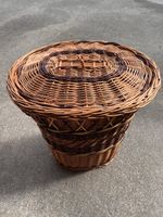 Korb mit Deckel geflochten braun 59cm x 62cm guter Zustand