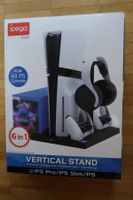 Sony PS5 Pro mit 2 Controllern und ipega Vertical Stand