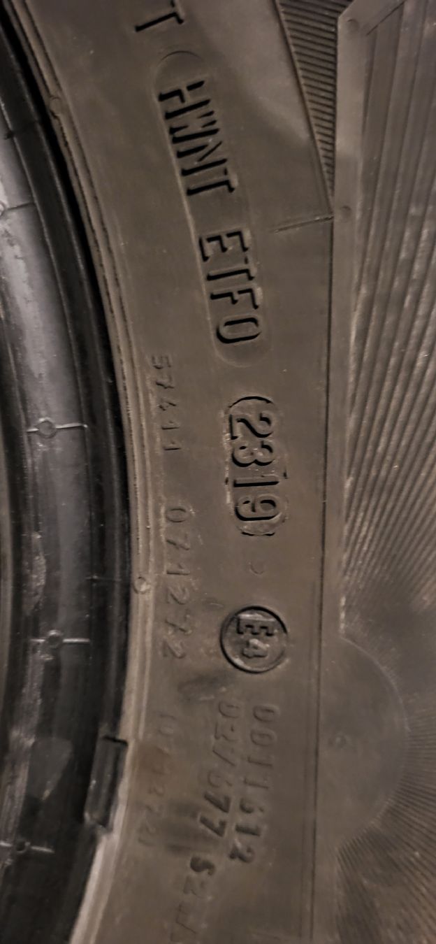Altro in Scrittura & Disegno: Pneus Continental Vancontact 215/70 r15 – Usato da Bulle venduto da Kriss24 2