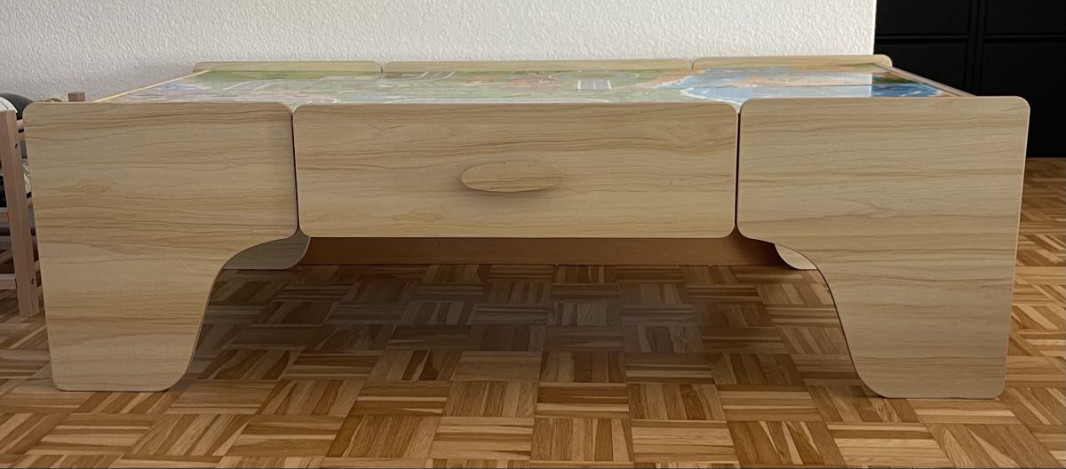 Jouets: Kindermöbel Spieltisch  – D'occasion à Zollikon par tap_xv26 2