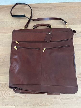 Edle Reisetasche / Kleidersack aus Leder Marke Stratic