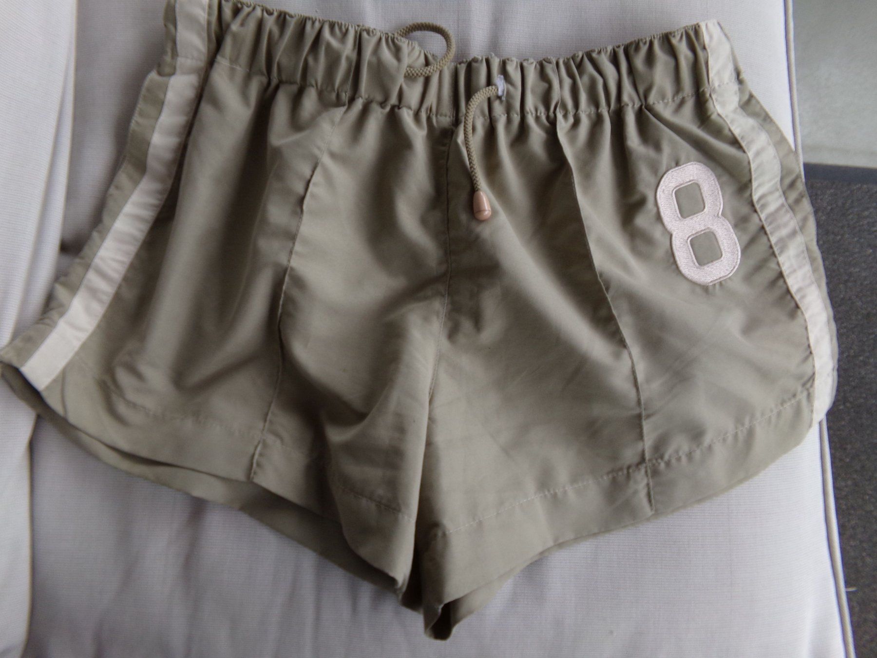 Hosen: Damen Shorts oliv  Gr. L – Gebraucht aus Winterthur von Jessi_di 1