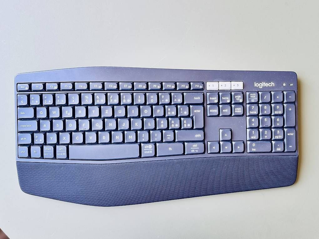 Tastaturen: Bluetooth Tastatur Logitech – Gebraucht aus Basel von KimKarolin