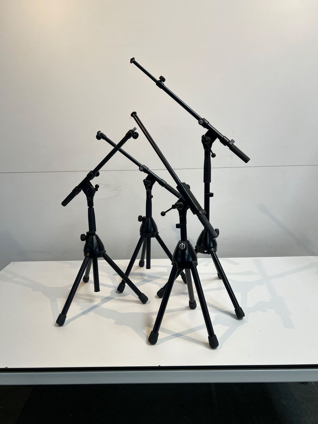 Supports pour instruments & partitions: 021 Posten 4x K&M Mikrofonstativ – D'occasion à Wangen an der Aare par TBYN