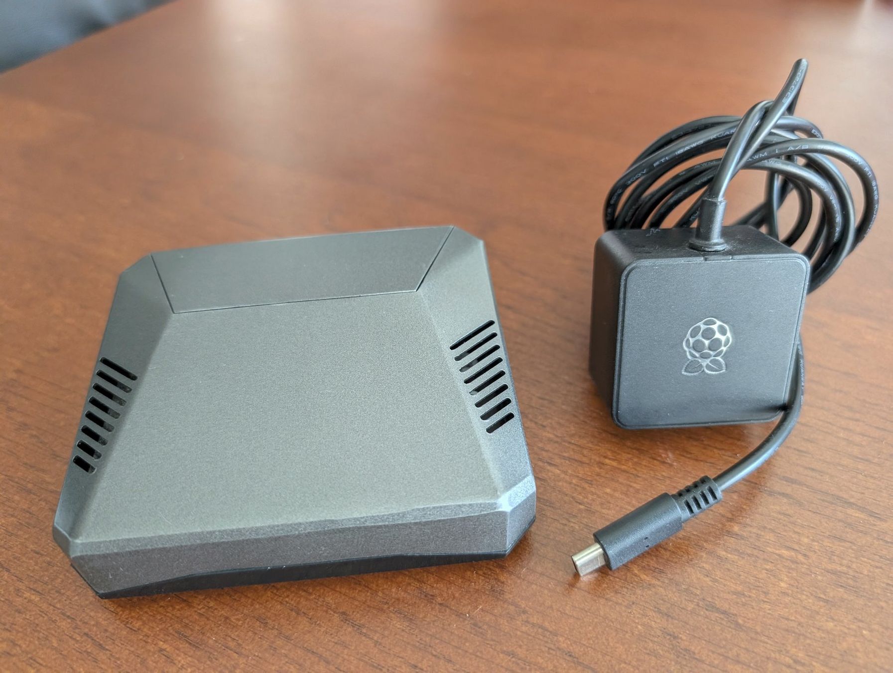Raspberry Pi PC: Raspberry Pi 4 + Argon one Pi 4 + Netzteil USB C + Case – Usato da Winterthur venduto da cheotencho 2