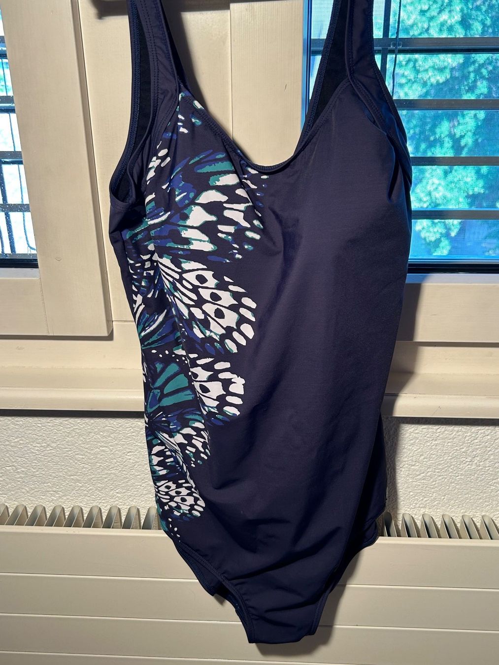 Costumi da bagno & Bikini: Badeanzug marineblau mit Muster, 48C, NEU – Nuovo (secondo la descrizione) da Boswil venduto da LuziaB01