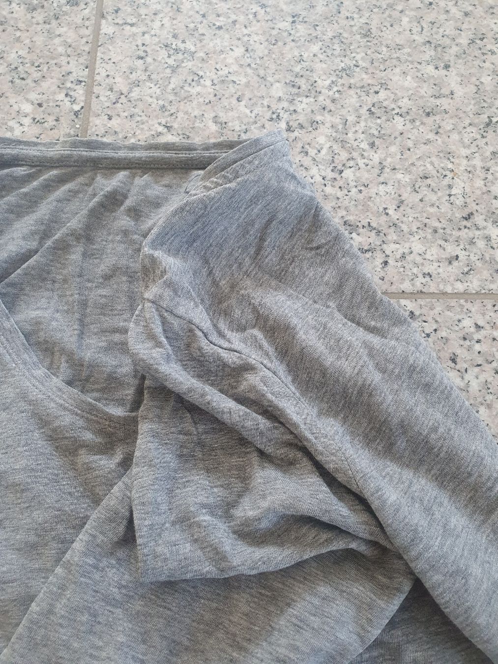 T-shirt: Chicsee Shirt, Grau – Usato da Moosseedorf venduto da Sonnenschein.. 3