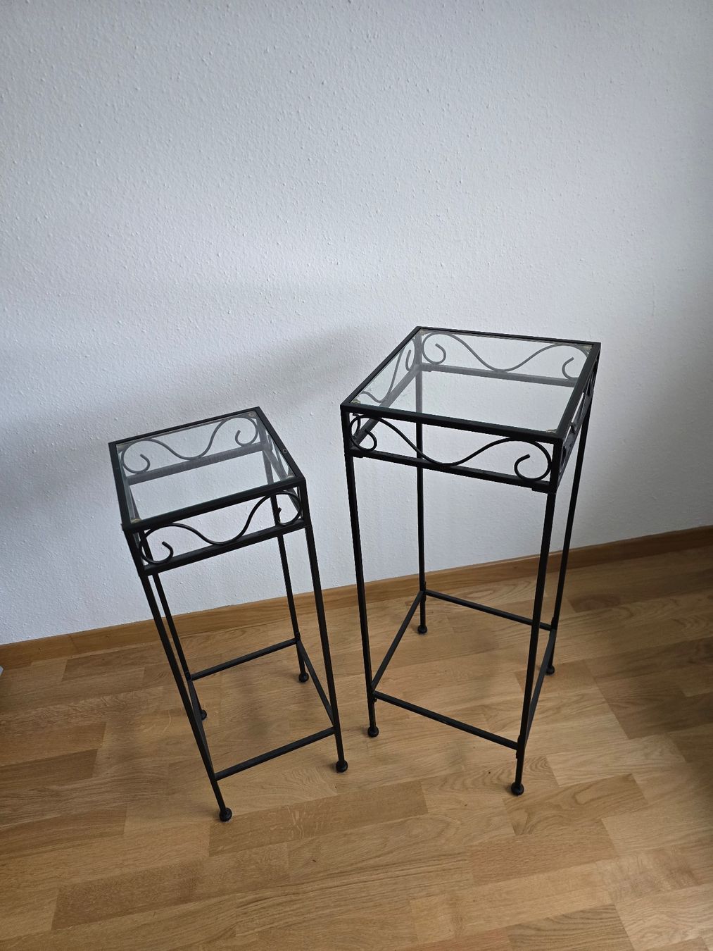 Altro per la casa: 2 Blumenständer aus Metall mit Glasplatte – Usato da Fischbach-Göslikon venduto da roger301272