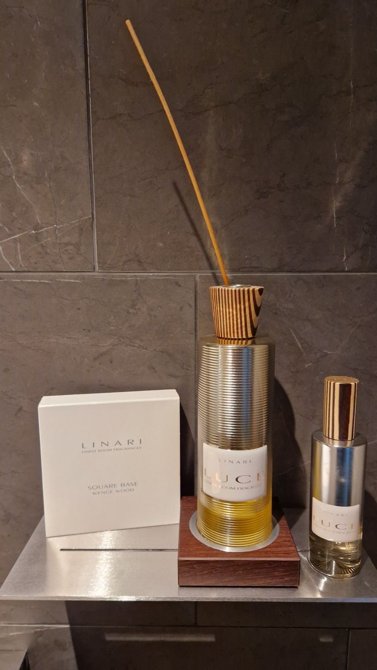 Diffusori di oli essenziali: Linari Luce Art Collection Diffusor + Square Wenge Wood base – Nuovo (secondo la descrizione) da Adliswil venduto da fashionholic