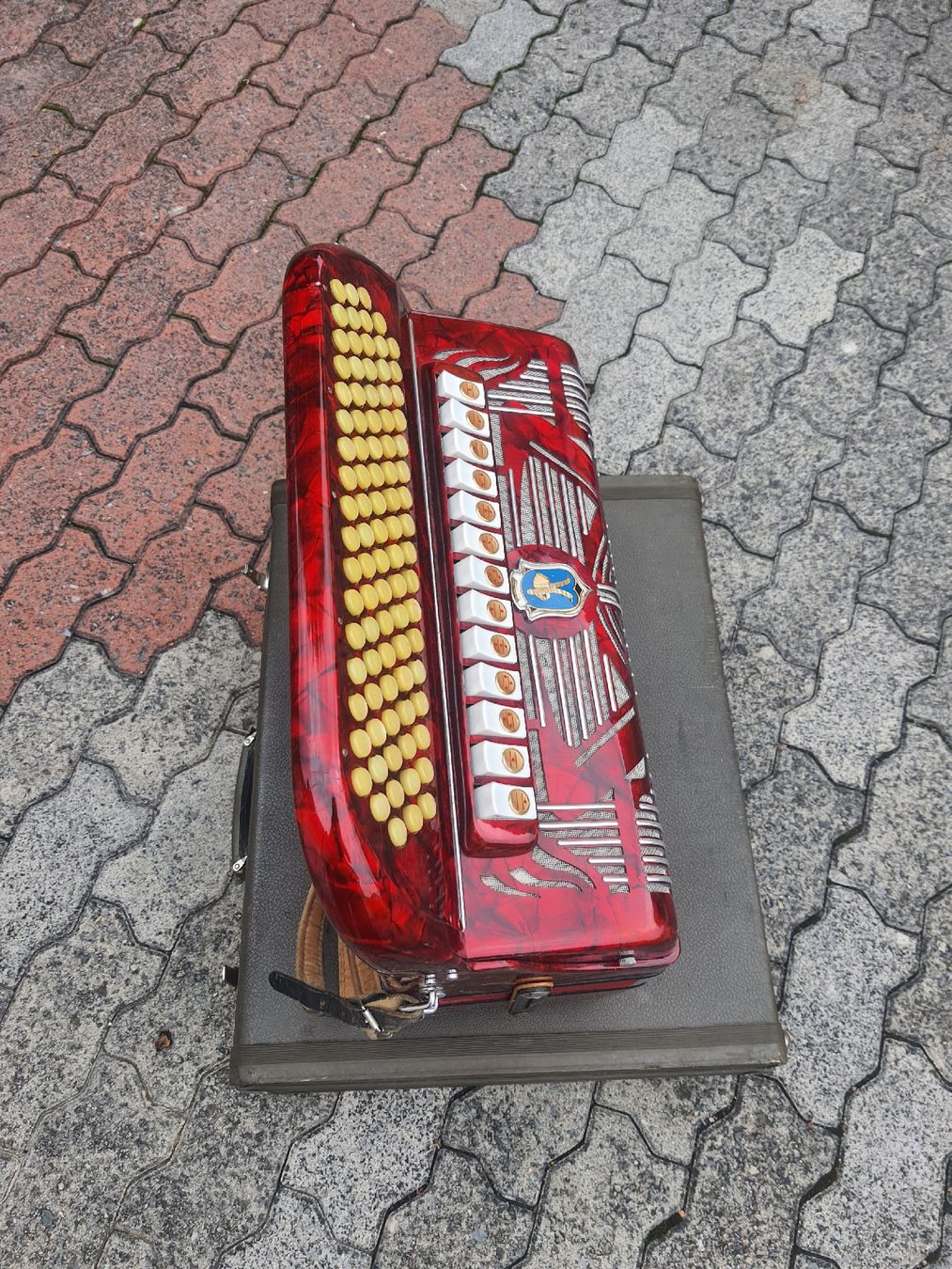 Strumenti musicali: accordéon chromatique 4 voix  – Usato da Pont-de-la-Morge venduto da Mirabelle0 6