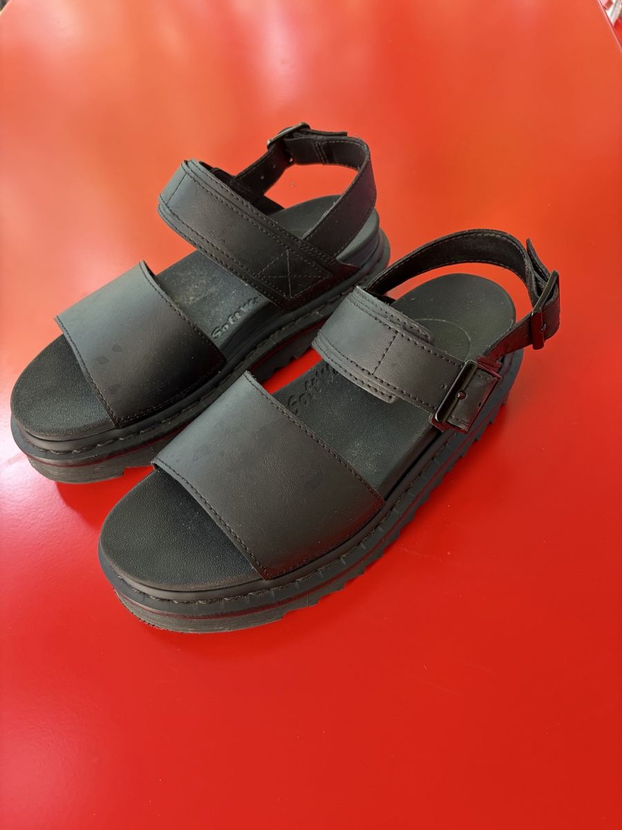 Dr. Martens Chaussures femmes: Sandale Dr. Martens schwarz Grösse 38 – D'occasion à Bern par Regnitteuh