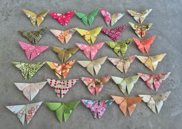 Mix aus 30 Origami Schmetterlingen grün-rosa-orange