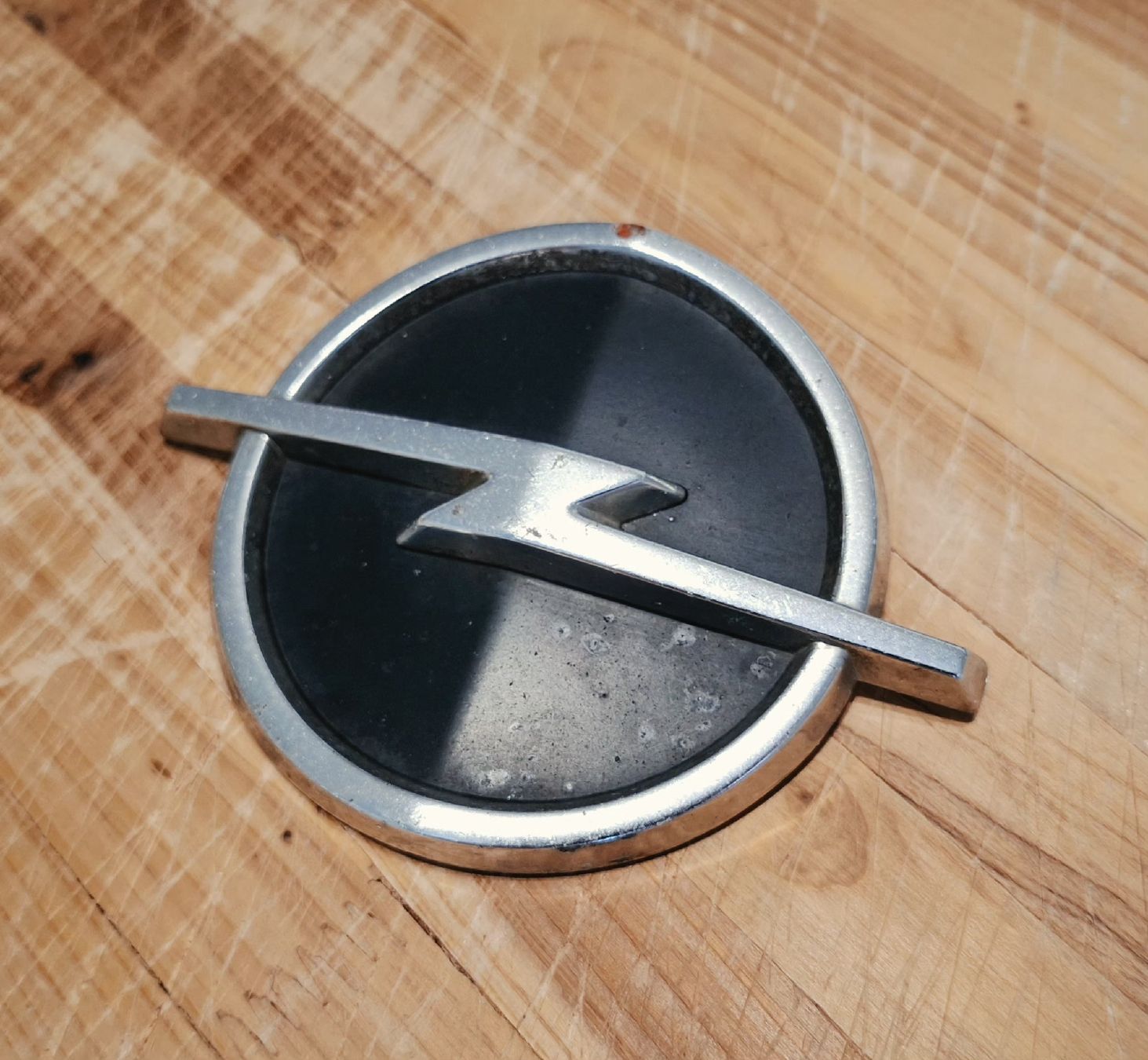 Opel Toutes les pièces auto: Opel Logo ,,Opel-Blitz"  – D'occasion à Triesen par BLACKSHEEP75 1