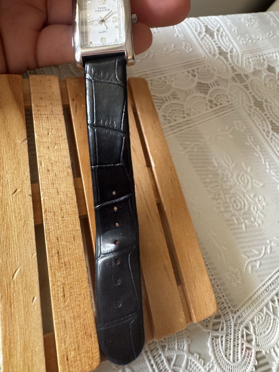 Montres: Time Trends Quartz Watch Rectangular Silver Case – D'occasion à Gerlafingen par naj_vj8s 4
