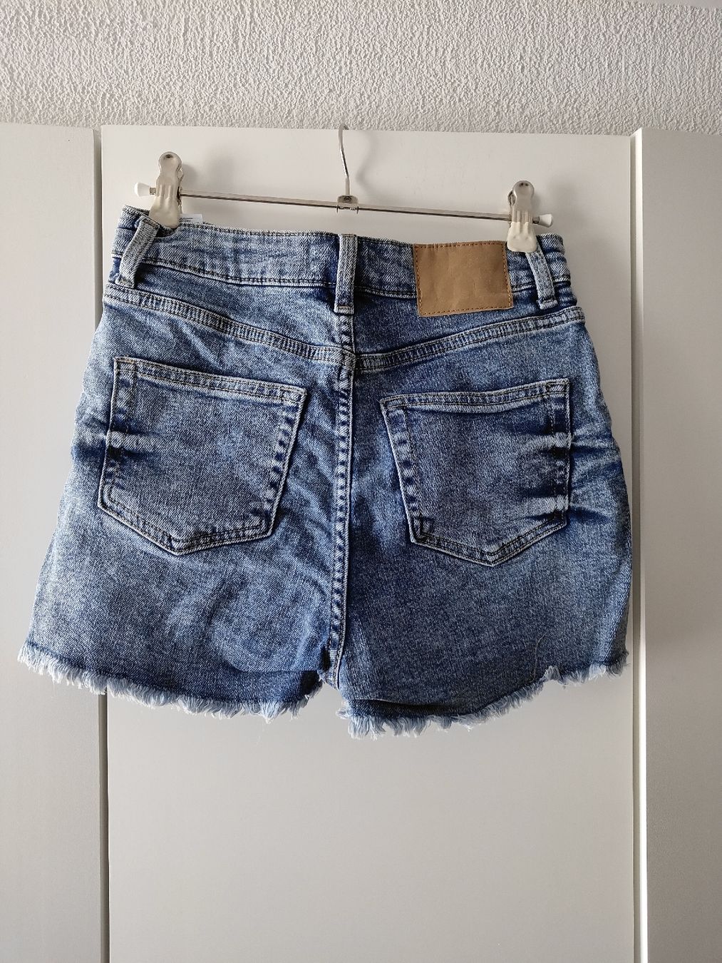 H&M Jeans: H&M shorts 34 – Neuf (Voir description) à Einsiedeln par TheMullets_wife 1