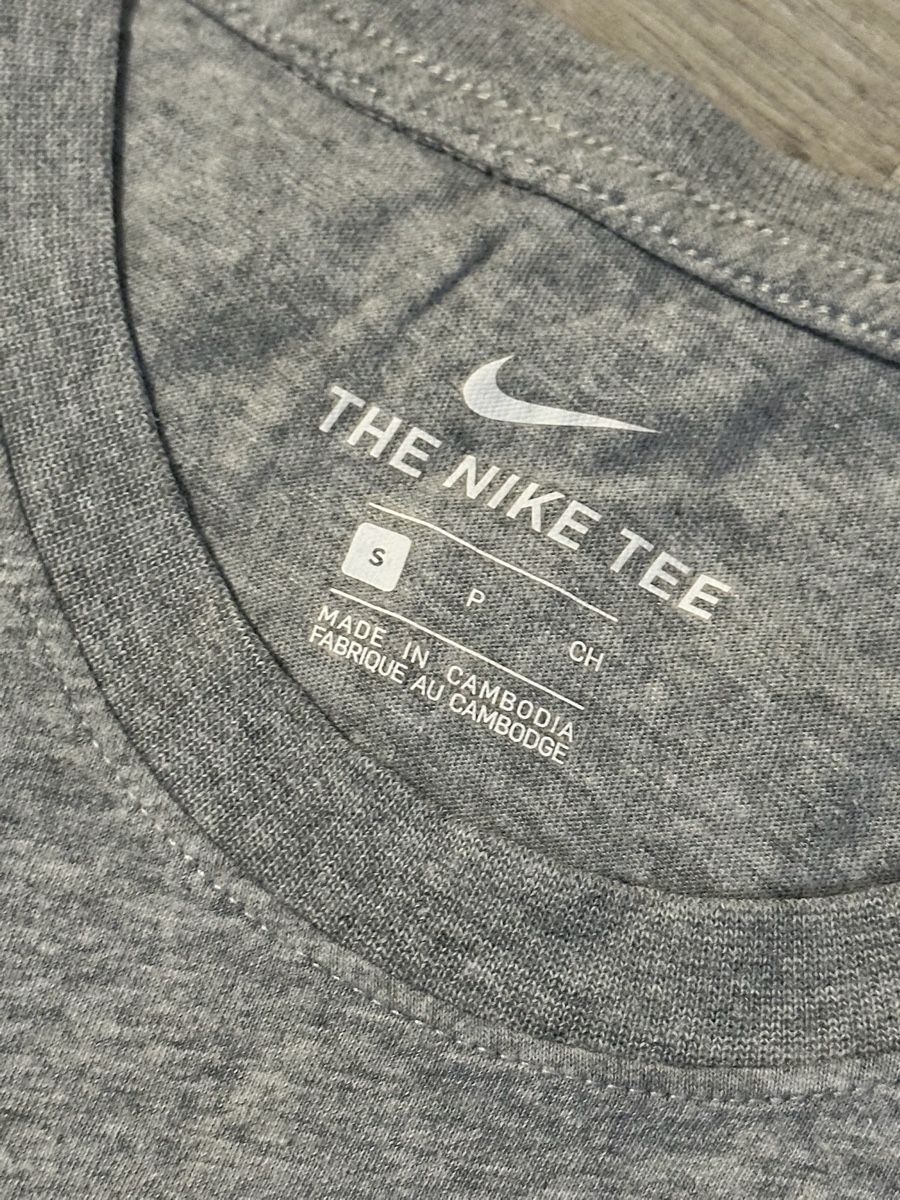 Nike T-shirt: Nike T-Shirt Grau Gr. S – Usato da Zürich venduto da kri_hy6t 1