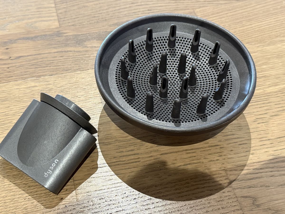 Dyson Asciugacapelli: 2 original Dyson Föhn Ausätze Diffusor  – Usato da Ottenbach venduto da Suni_82