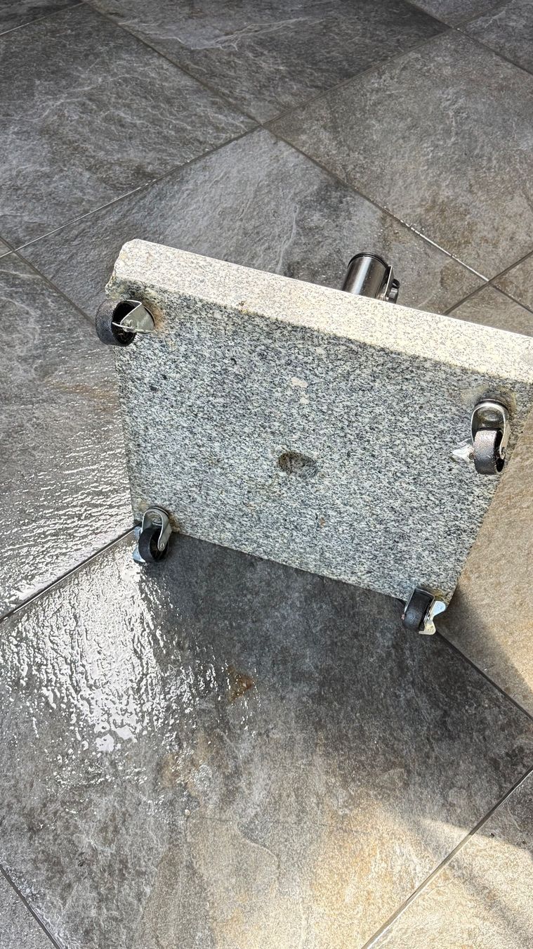 Altro: Schirmständer aus Granit – Usato da Allschwil venduto da Spice6 1