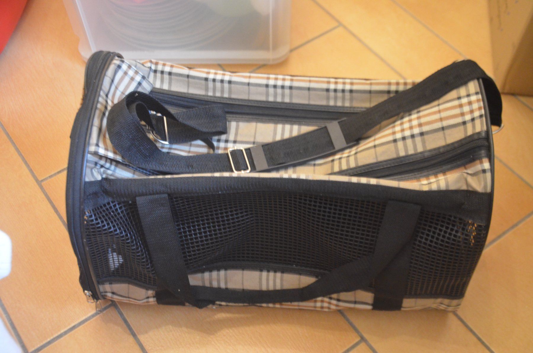 Liege- & Schlafplätze: FUR KATZE - CM 45X30 – Gebraucht aus Chiasso von Dolly015