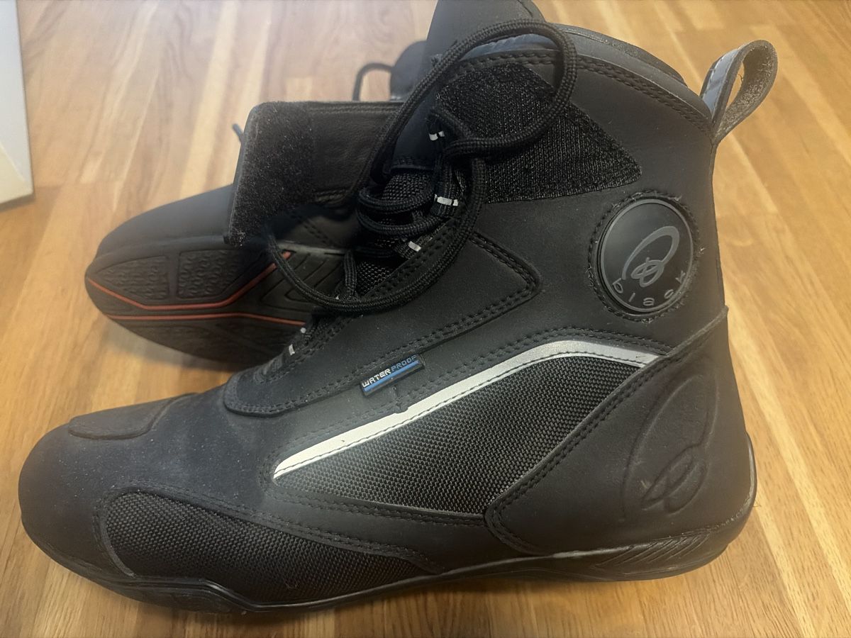 Scarpe da uomo: Motorrad Schuhe Gr 42 – Nuovo (secondo la descrizione) da Zürich venduto da Blume1103