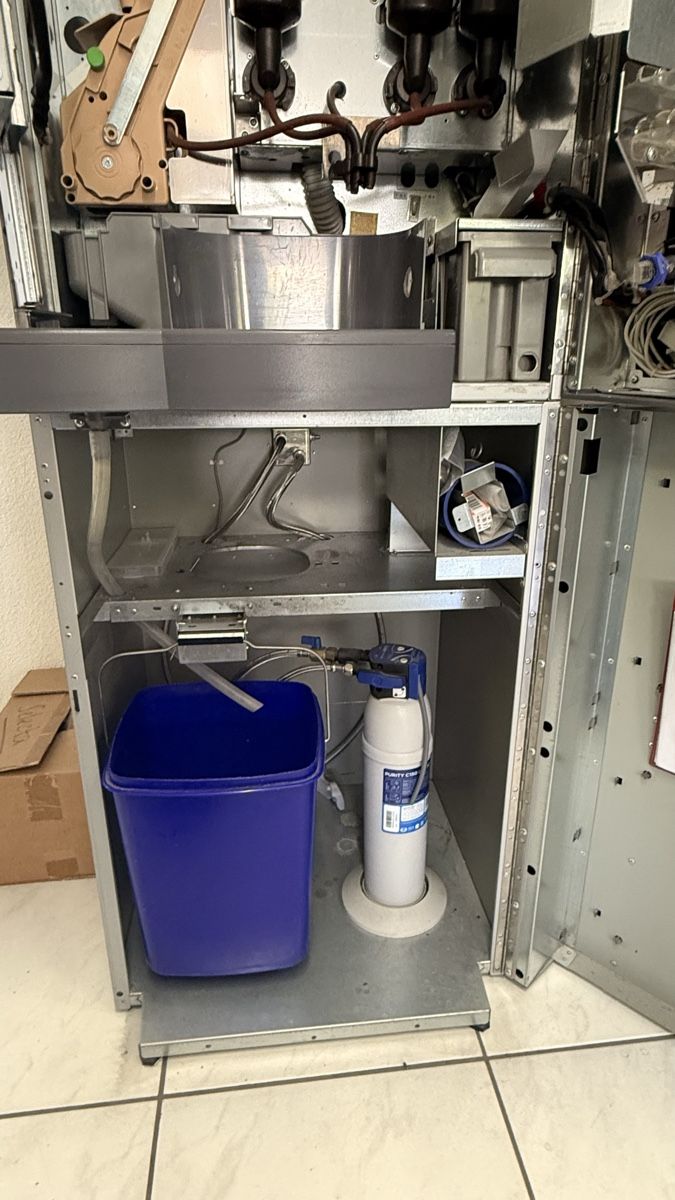 Selecta Macchine per caffè & Macchine per espresso: Selecta Bohnenkaffeeautomat Bari – Usato da Ennetbaden venduto da Ansano 4