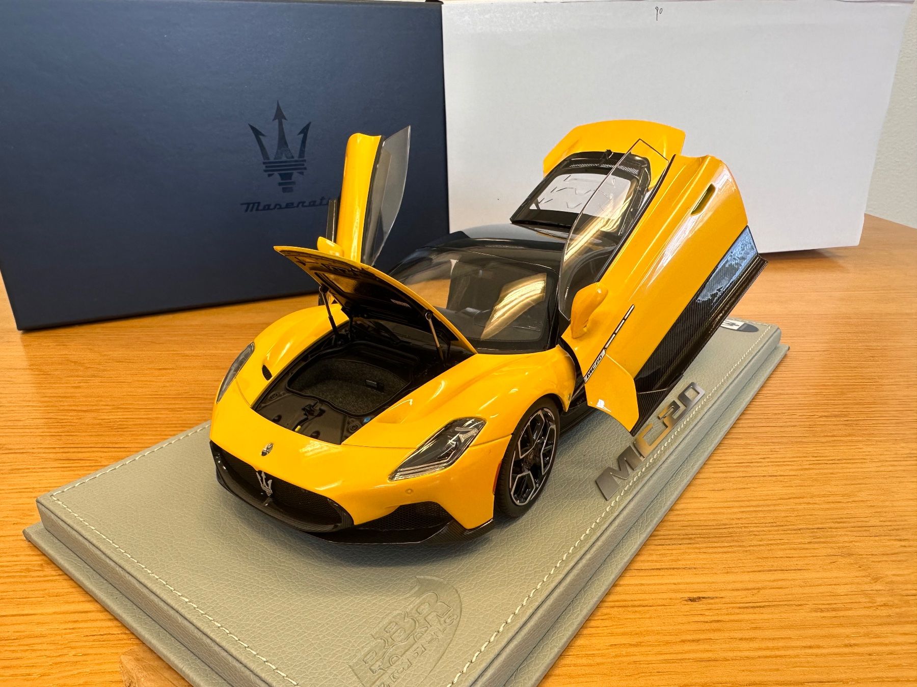 BBR Models Modellini d'auto: BBR Maserati MC20 giallo open 1/18 – Nuovo e nell'imballaggio originale da Stein AR venduto da Krabbe2