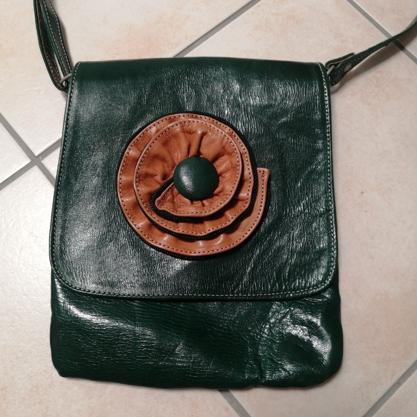 Borse da donna: Tasche Damen (Leder) – Usato da Henau venduto da AXAA