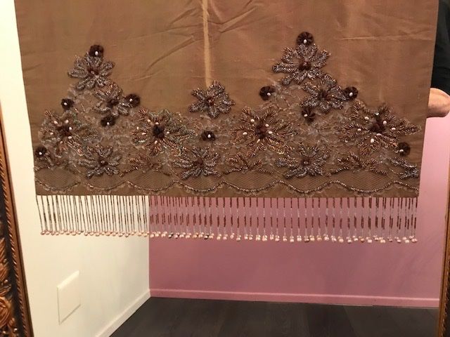 Foulard & Sciarpe: senffarbener Seidenschal mit Perlen – Nuovo e nell'imballaggio originale da Flurlingen venduto da Tobia04