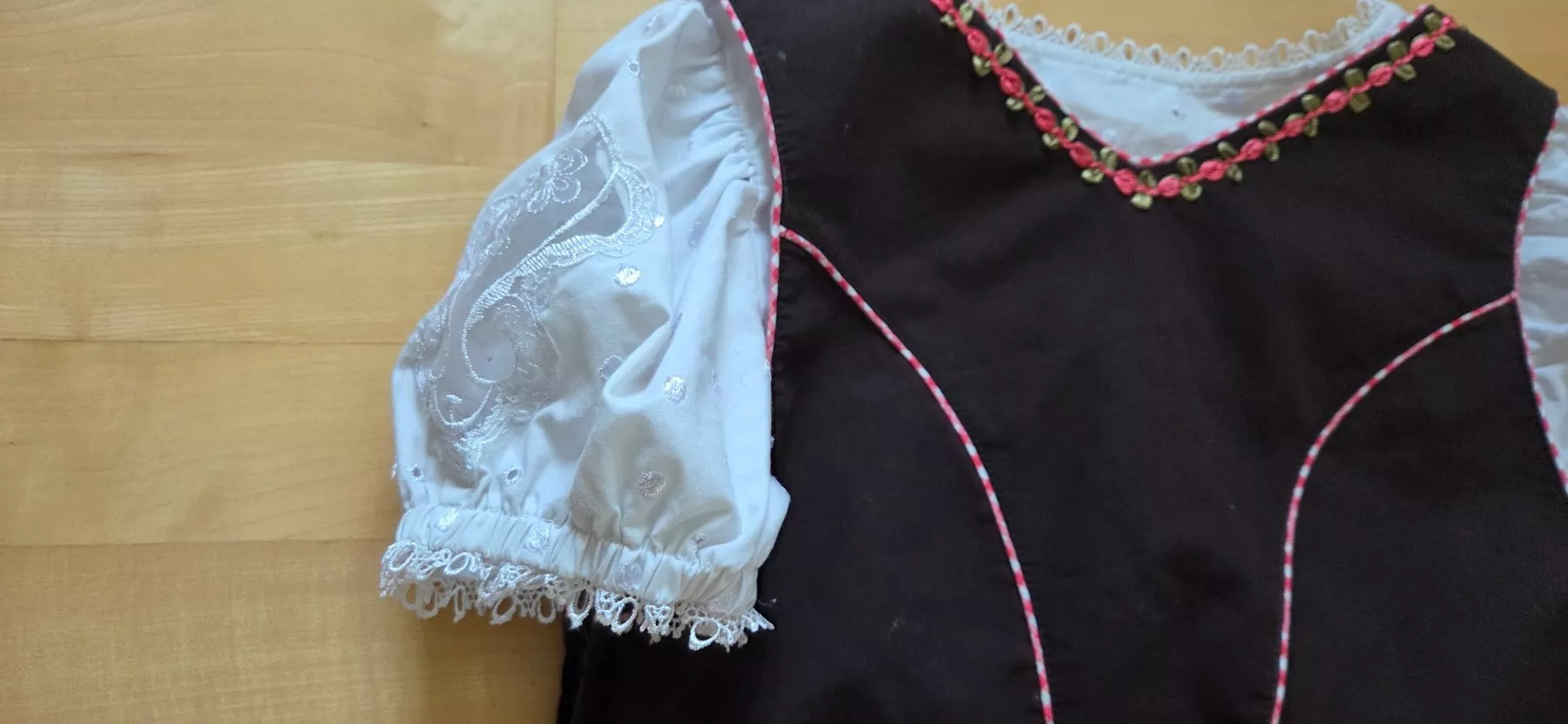 Vestiti: Dirndl 36/38 – Usato da Oberentfelden venduto da Petsan 3