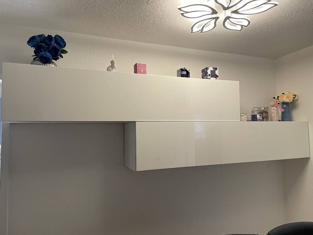 Schränke: Hängeschrank  – Neu und originalverpackt aus Oftringen von est_mcq8