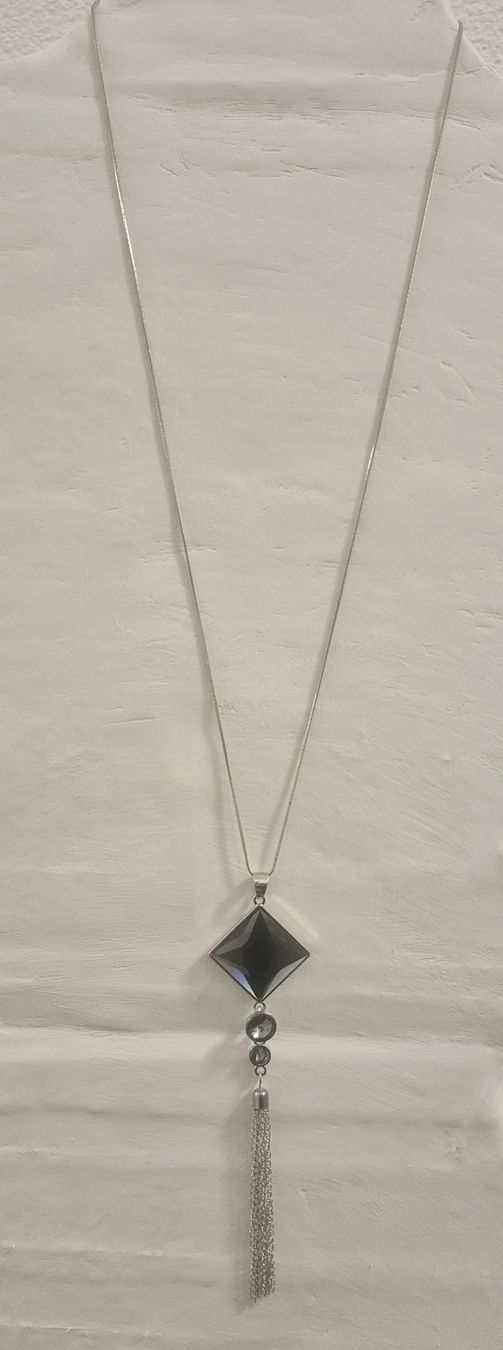 Catenine: Collana lunga ciondolo rombo con nappe Argento – Nuovo (secondo la descrizione) da Giubiasco venduto da Stefaniav 1