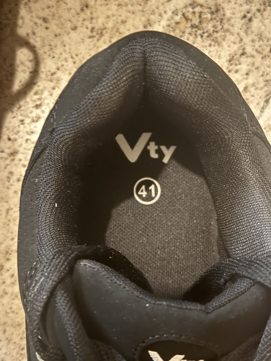 Scarpe da uomo: Sneaker / Turnschuhe - Vty Grösse 41 - schwarz – Nuovo (secondo la descrizione) da Killwangen venduto da yas_reg0 4